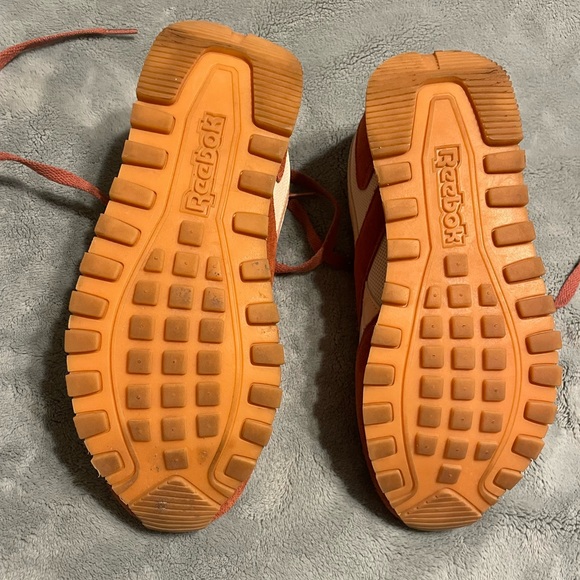 Reebok women’s 7.5 *only worn once* - Picture 2 of 4